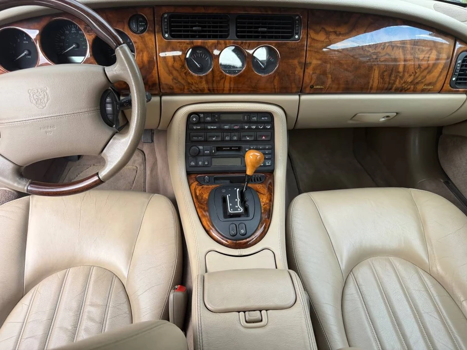 2002 Jaguar X100 XK8 - Image 19 of 24