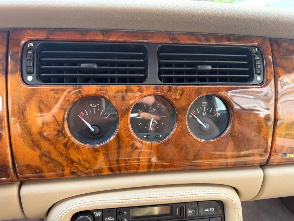 2002 Jaguar X100 XK8 - Image 22 of 24