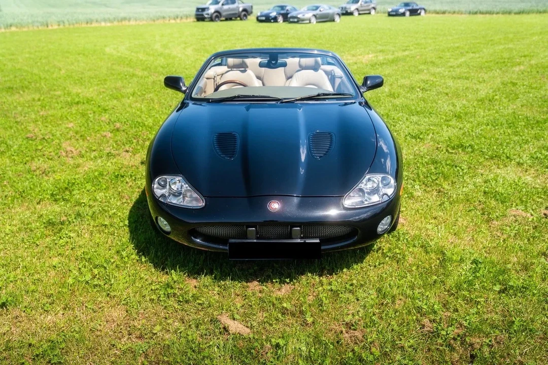 2002 Jaguar X100 XKR - Image 2 of 17