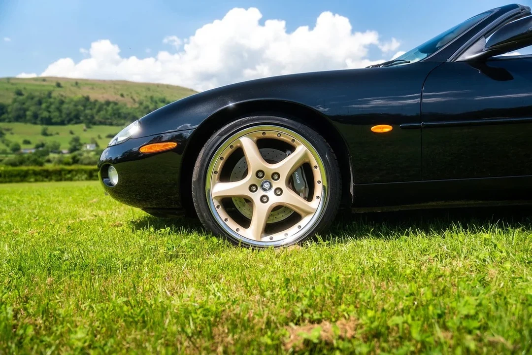 2002 Jaguar X100 XKR - Image 9 of 17