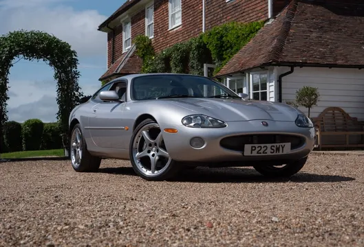 2002 Jaguar XKR 4.0-litre V8 X100