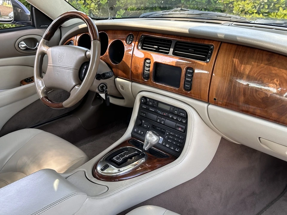 2002 Jaguar X100 XKR - Image 27 of 30