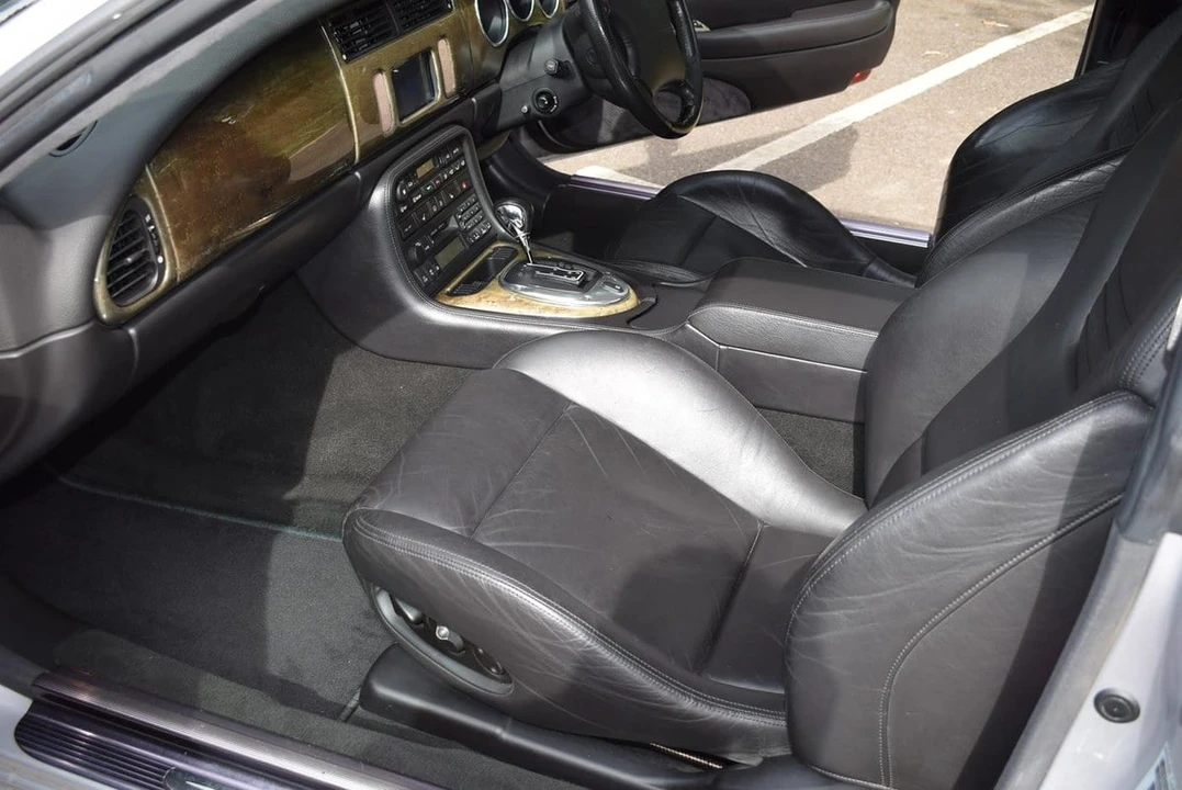 2002 Jaguar X100 XKR - Image 25 of 30