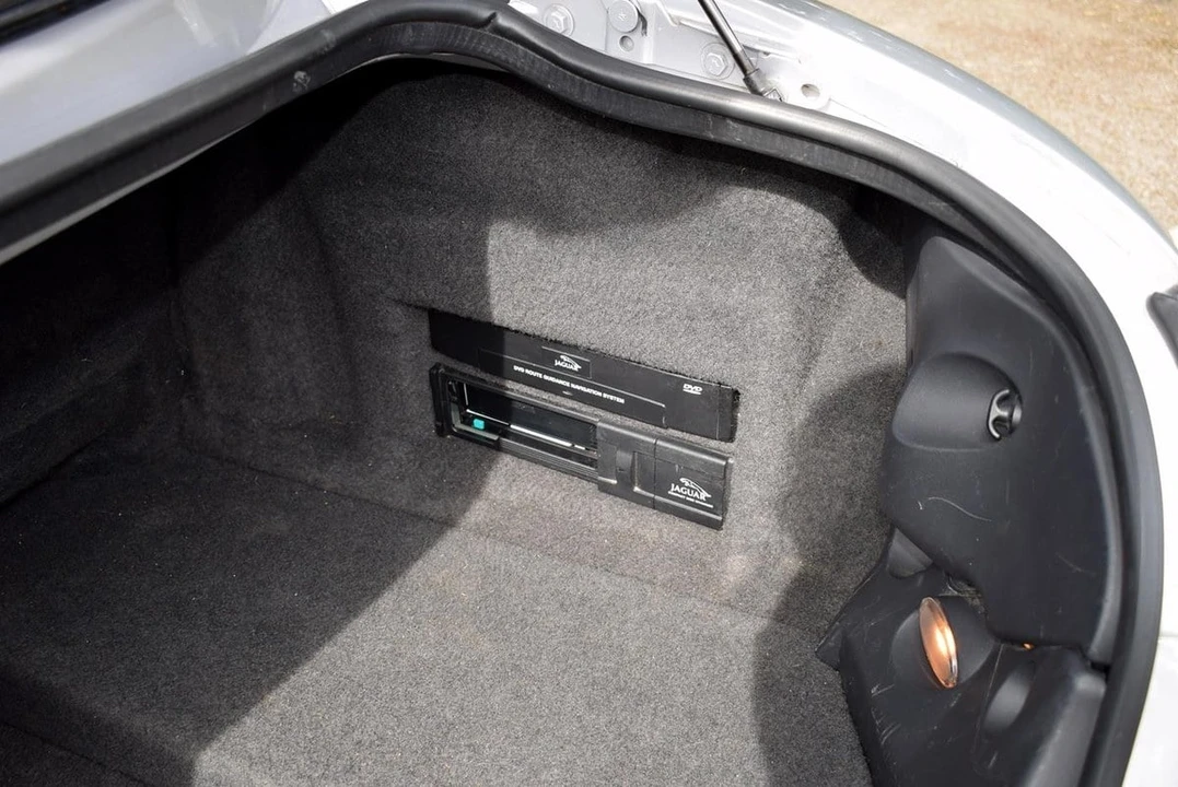 2002 Jaguar X100 XKR - Image 19 of 30