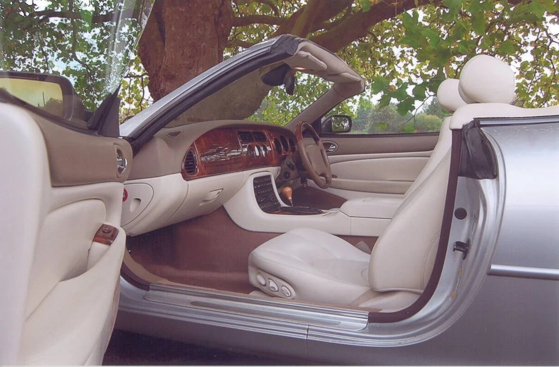 2002 Jaguar X100 XKR - Image 2 of 2