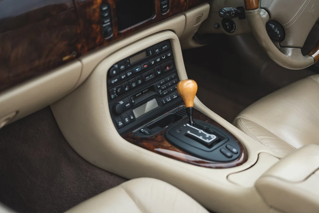2002 Jaguar X100 XKR - Image 27 of 30