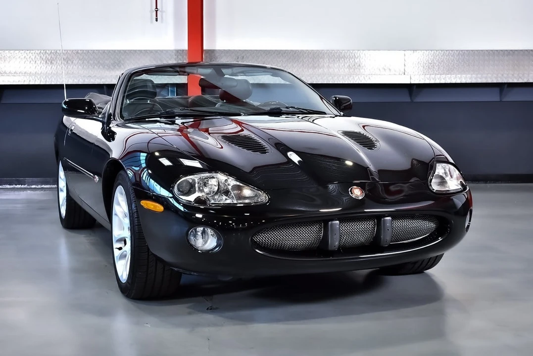 2002 Jaguar X100 XKR - Image 9 of 30