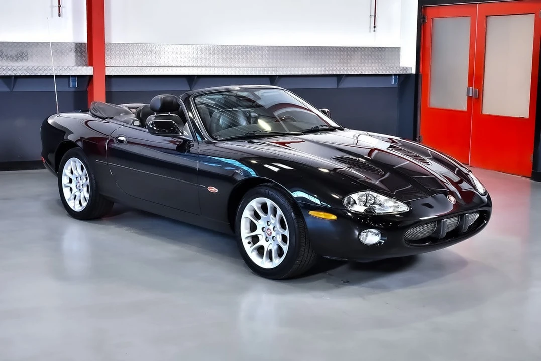 2002 Jaguar X100 XKR - Image 12 of 30