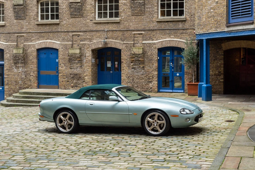 2002 Jaguar X100 XKR - Image 25 of 30