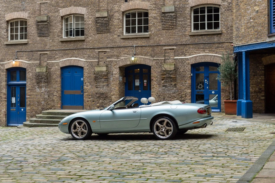 2002 Jaguar X100 XKR - Image 12 of 30