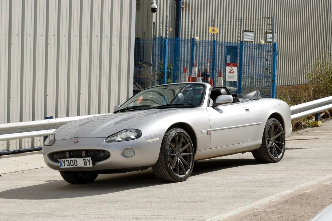 2002 Jaguar X100 XKR - Image 25 of 31