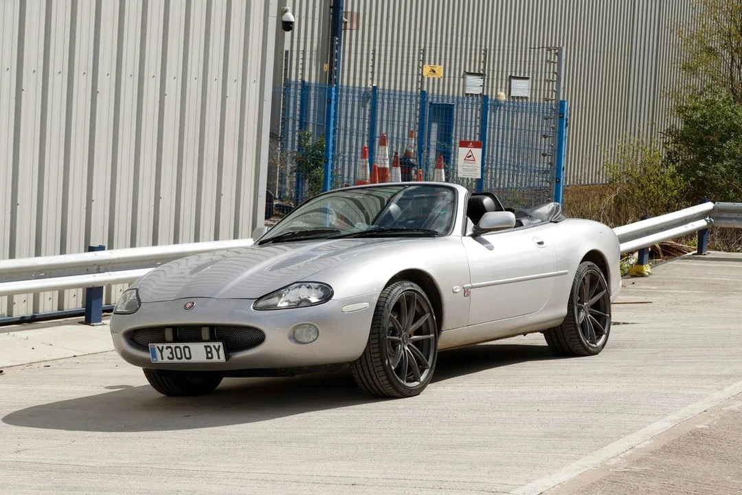 2002 Jaguar X100 XKR - Image 26 of 31