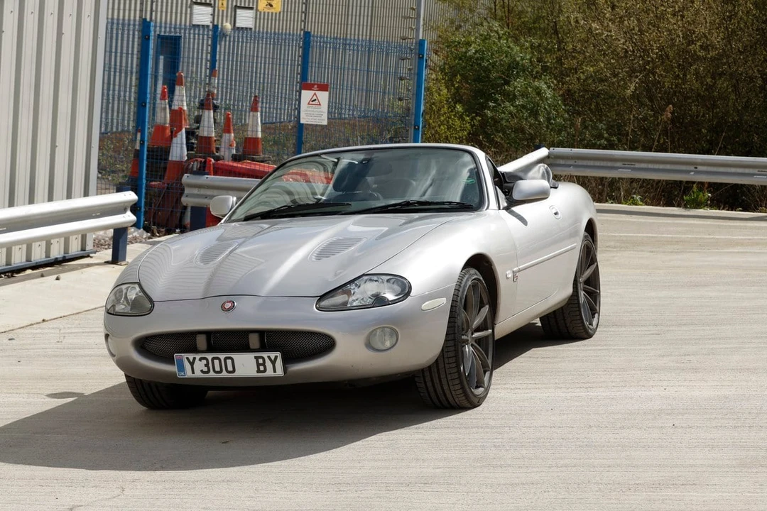 2002 Jaguar X100 XKR - Image 27 of 31