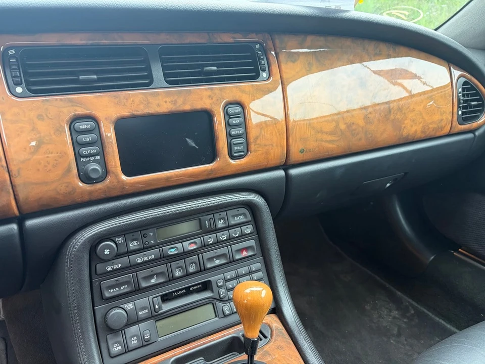 2002 Jaguar X100 XKR - Image 16 of 31