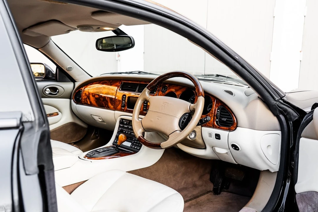 2002 Jaguar X100 XKR - Image 23 of 30