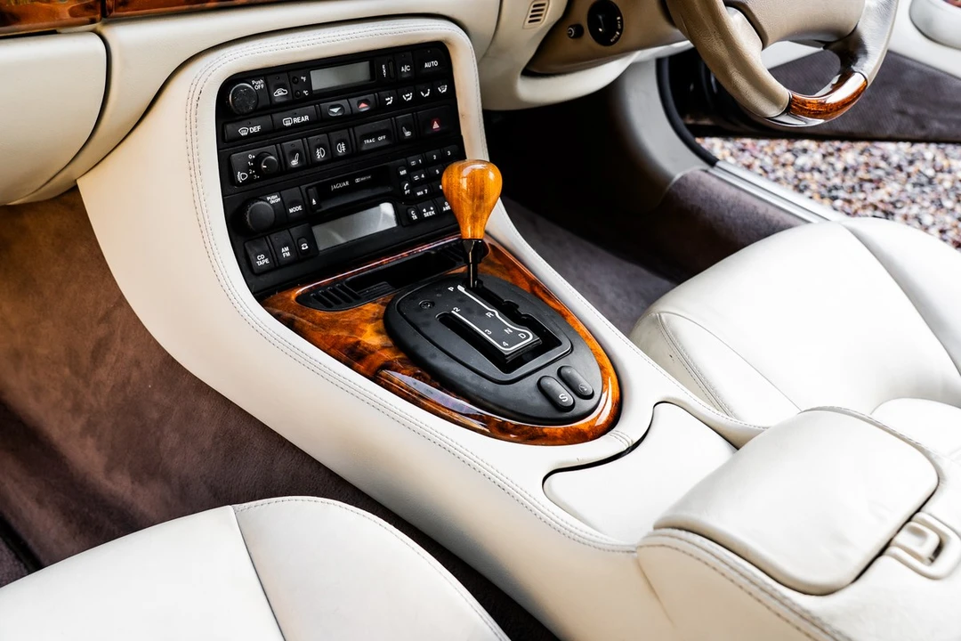 2002 Jaguar X100 XKR - Image 25 of 30