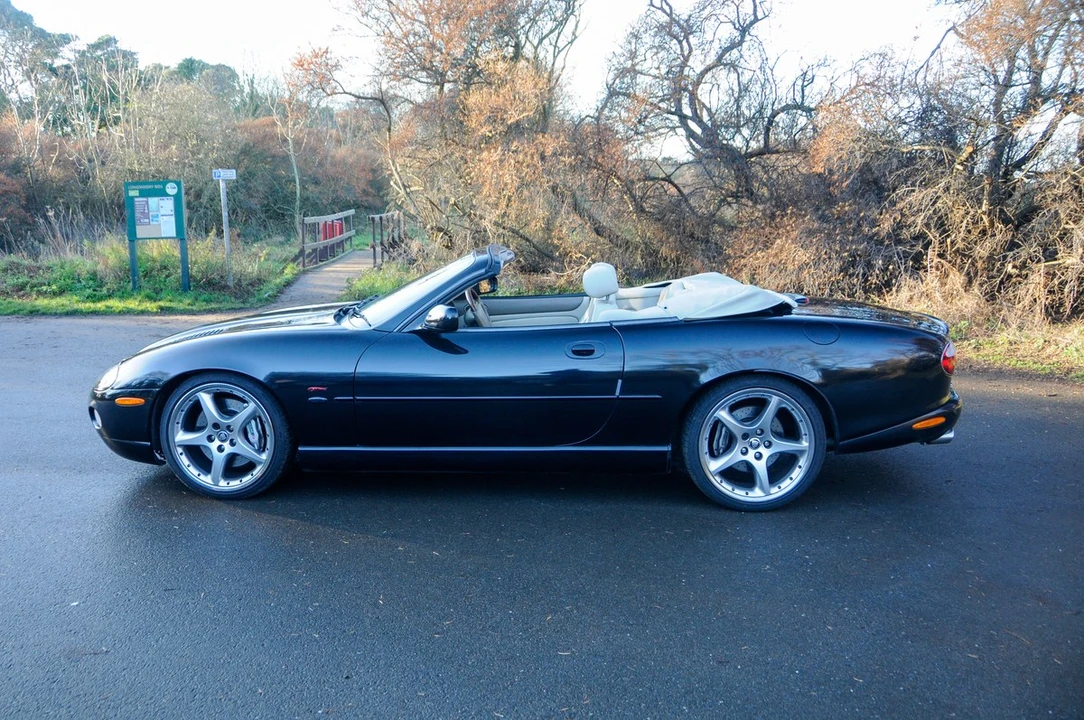2002 Jaguar X100 XKR - Image 9 of 30