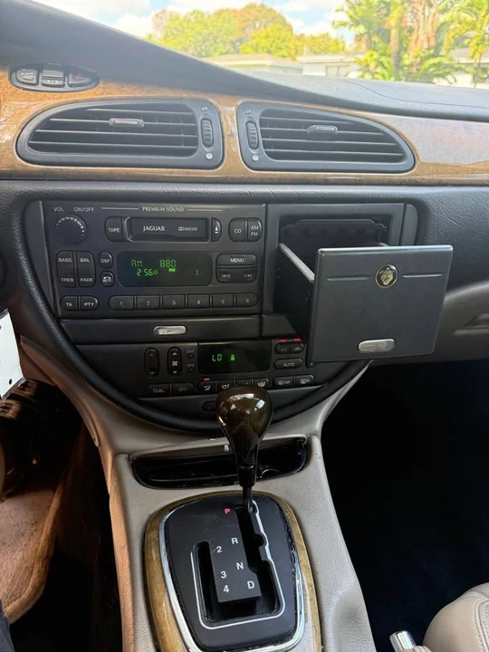 2002 Jaguar S-Type 2nd Gen - Image 13 of 18