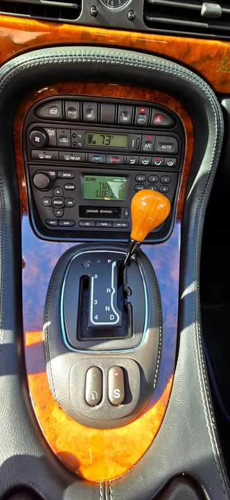 2002 Jaguar X308 XJ - Image 7 of 19