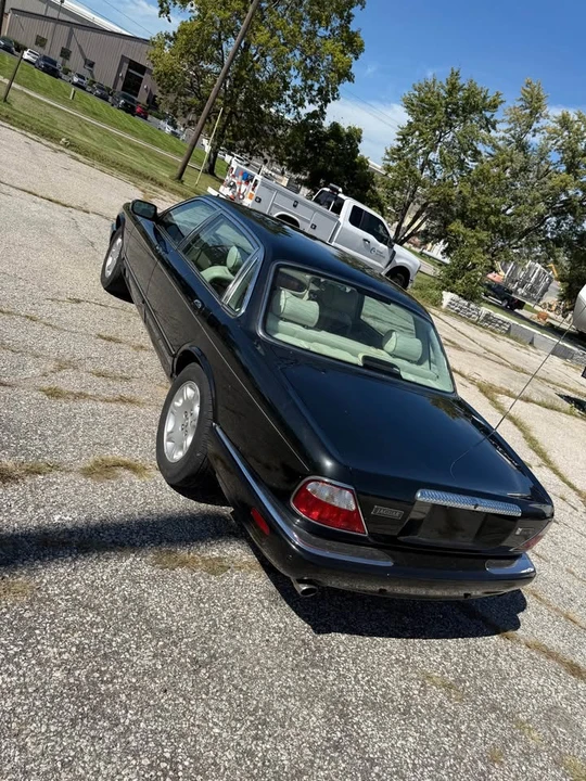 2002 Jaguar X308 XJ - Image 3 of 12
