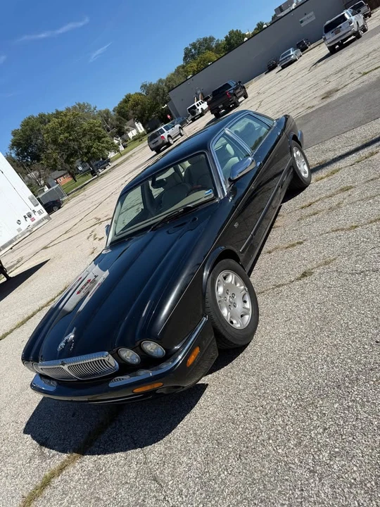 2002 Jaguar X308 XJ - Image 2 of 11