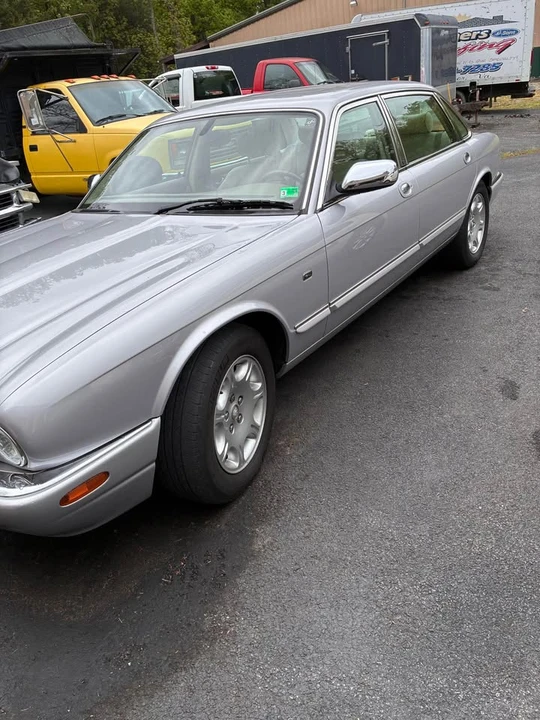 2002 Jaguar X308 XJ - Image 2 of 12