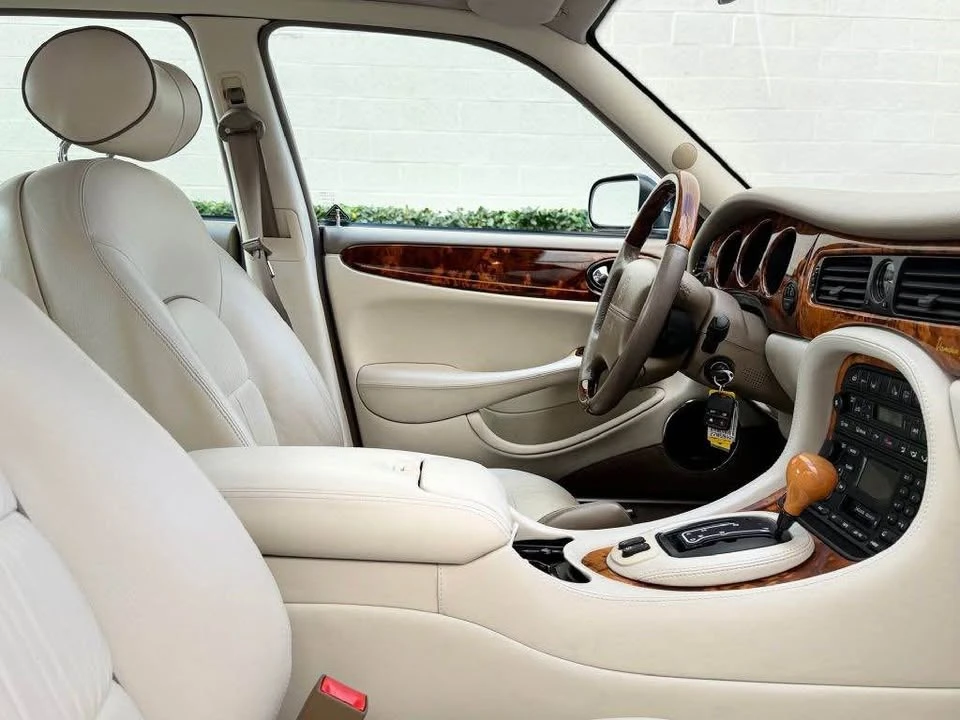 2002 Jaguar X308 XJ - Image 15 of 18