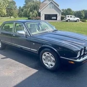2002 Jaguar XJ Vanden Plus