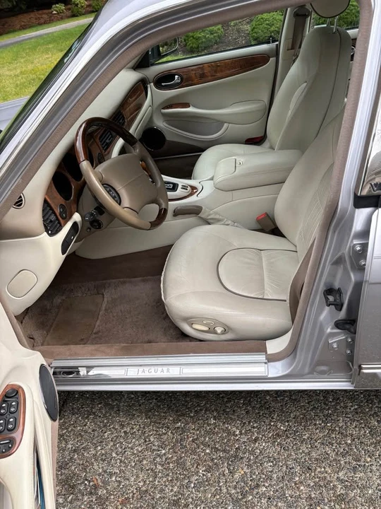 2002 Jaguar X308 XJ - Image 3 of 9