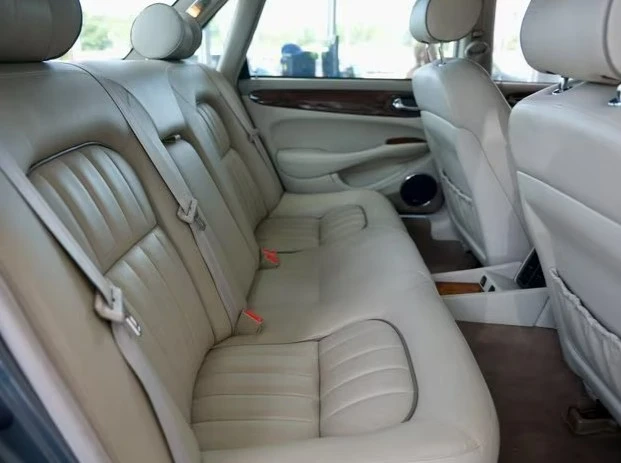 2002 Jaguar X308 XJ - Image 10 of 12