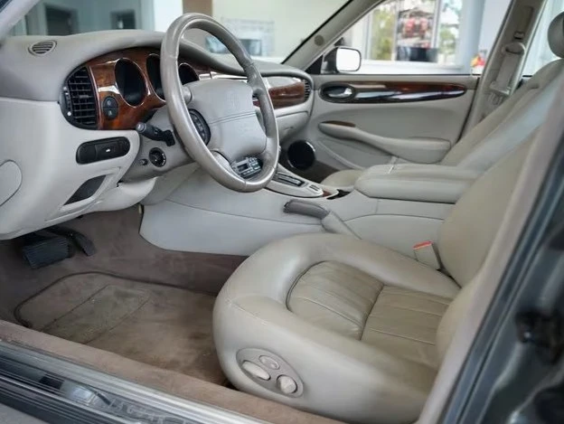 2002 Jaguar X308 XJ - Image 7 of 12