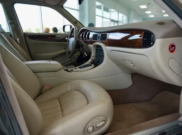 2002 Jaguar X308 XJ - Image 9 of 12