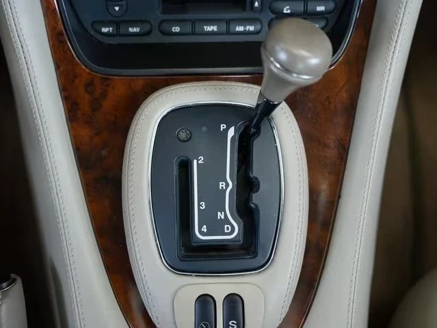 2002 Jaguar X308 XJ - Image 10 of 12
