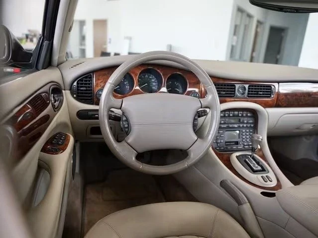 2002 Jaguar X308 XJ - Image 9 of 12