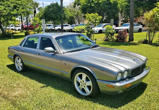 2002 Jaguar XJ8 Sport