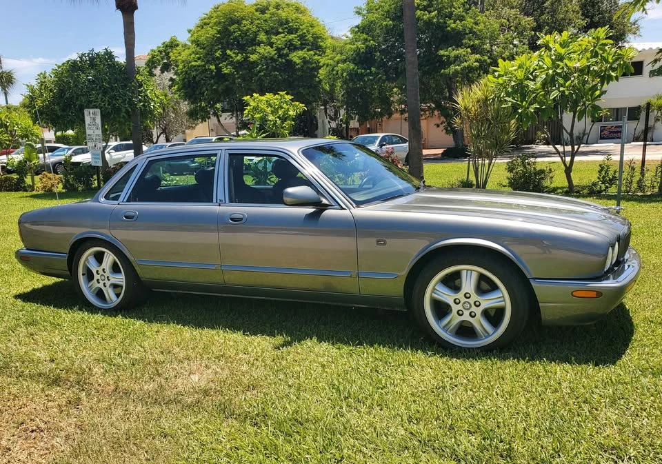 2002 Jaguar X308 XJ - Image 2 of 17