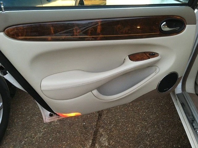 2002 Jaguar X308 XJ - Image 4 of 14