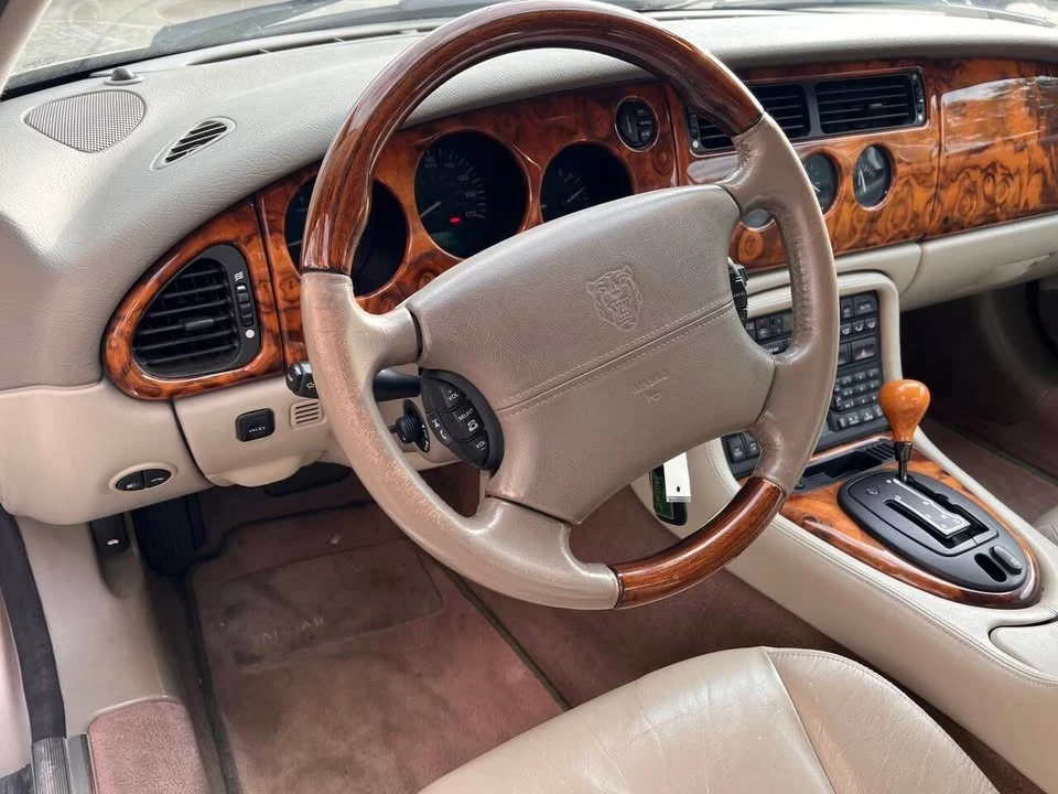 2002 Jaguar XK - Image 15 of 19