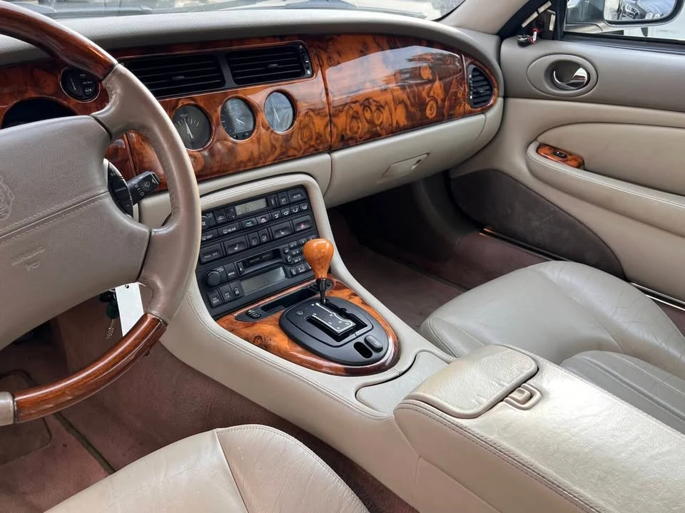 2002 Jaguar XK - Image 17 of 20