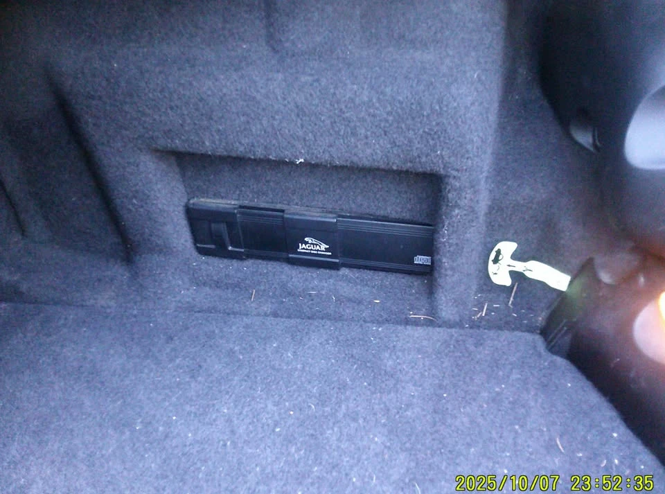 2002 Jaguar X100 XK8 - Image 13 of 15