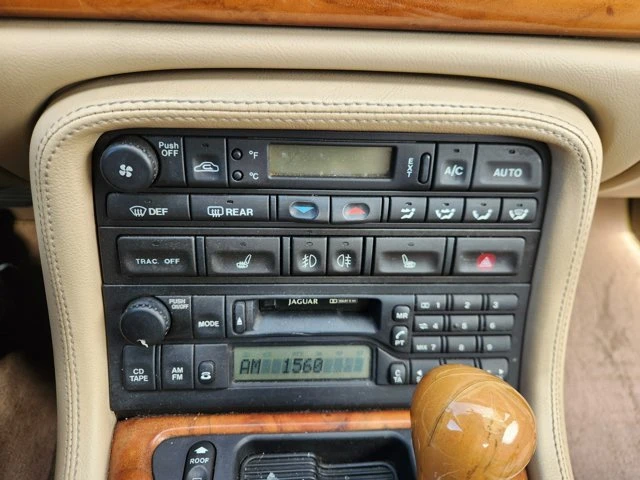 2002 Jaguar XK - Image 17 of 20