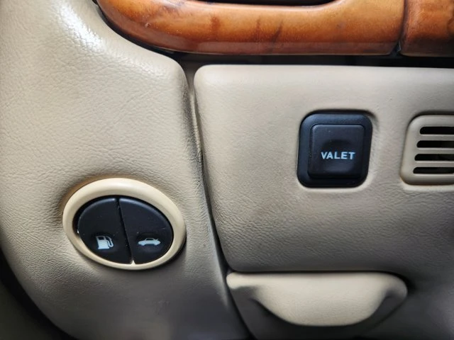2002 Jaguar XK - Image 19 of 20