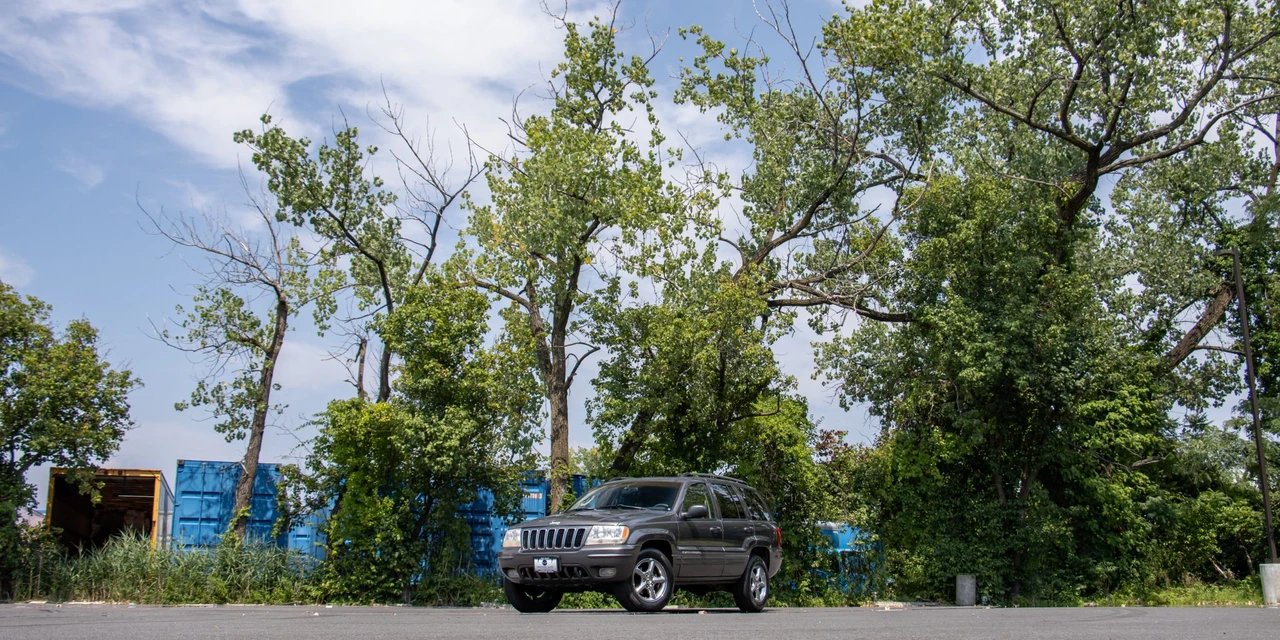 2002 Jeep WJ Grand Cherokee - Image 2 of 31