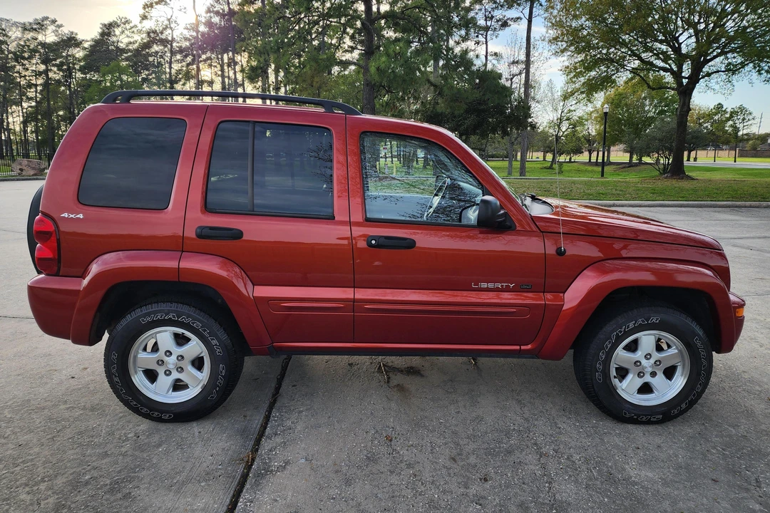 2002 Jeep KJ Liberty - Image 11 of 31