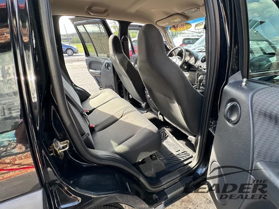 2002 Jeep KJ Liberty - Image 9 of 18