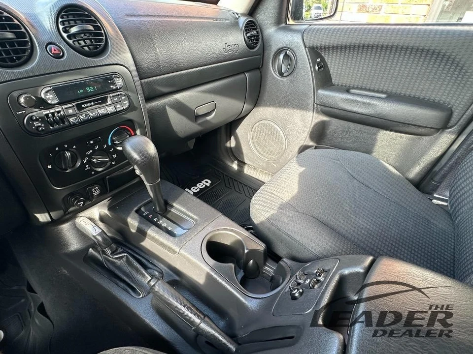 2002 Jeep KJ Liberty - Image 16 of 18