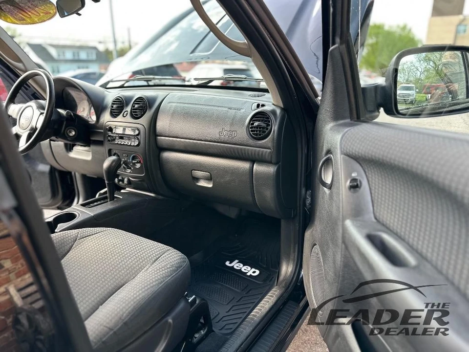 2002 Jeep KJ Liberty - Image 11 of 18