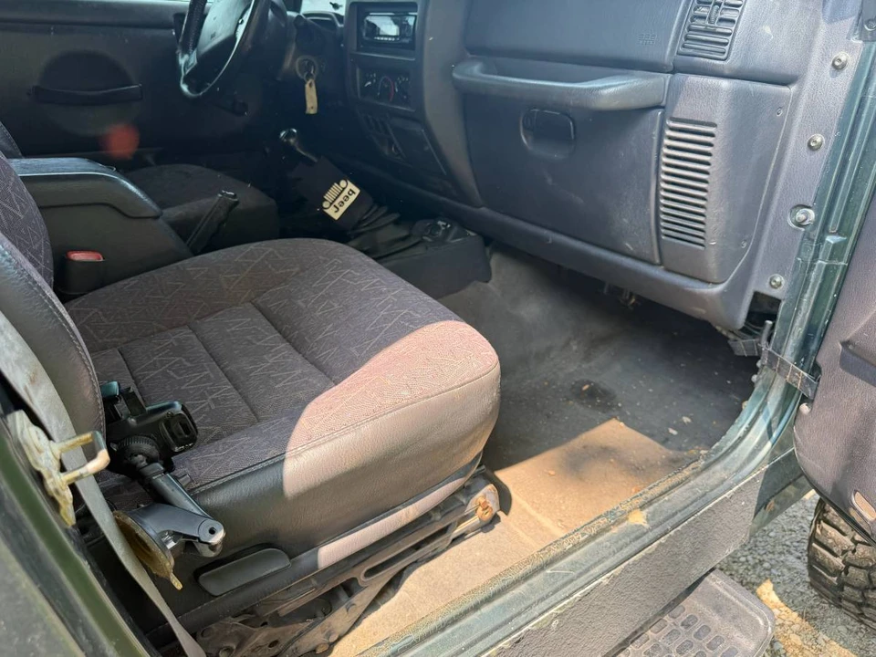 2002 Jeep TJ Wrangler - Image 12 of 13