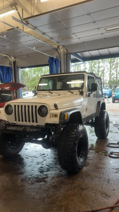 2002 Jeep TJ Wrangler - Image 2 of 5