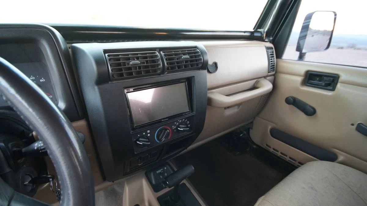 2002 Jeep TJ Wrangler - Image 16 of 23